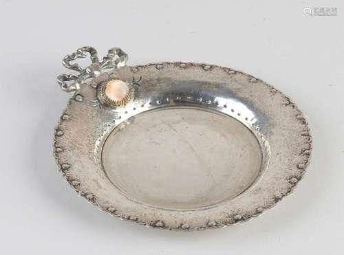 Silver oyster shell