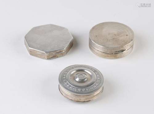 3 silver snuff boxes