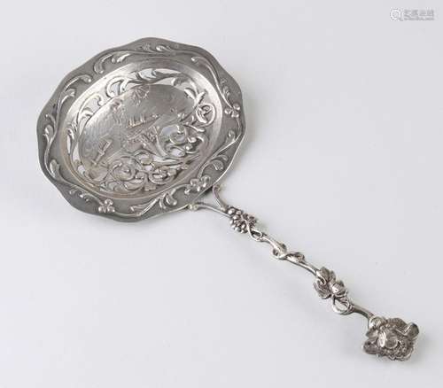 Silver wet fruit spoon, with an oval serrated leaf.