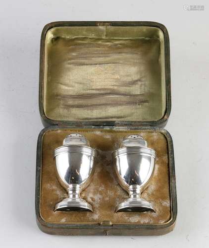 2 Silver spreader