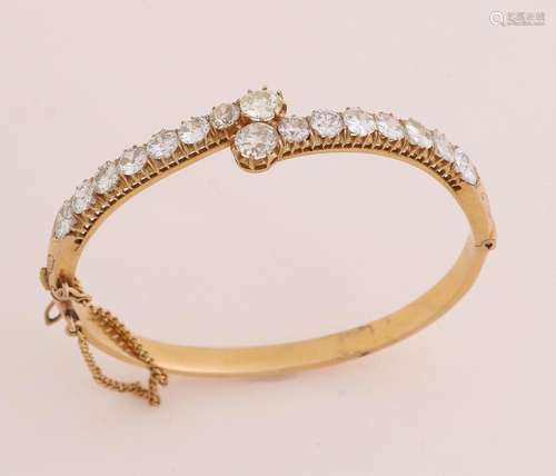 Yellow gold bracelet with diamonds