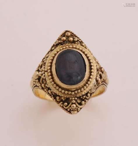 Gold antique ring with sapphire