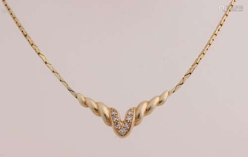 Gold choker with diamond