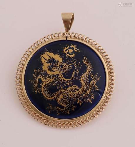 Gold brooch/pendant with Meissen