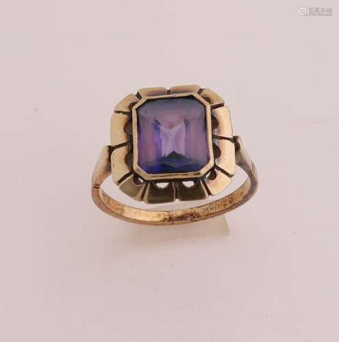 Gold ring with amethyst