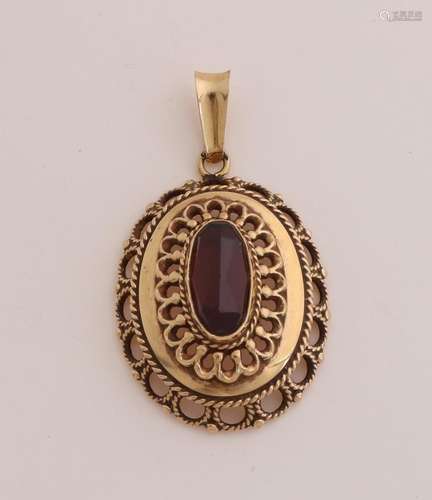 Gold pendant with garnet