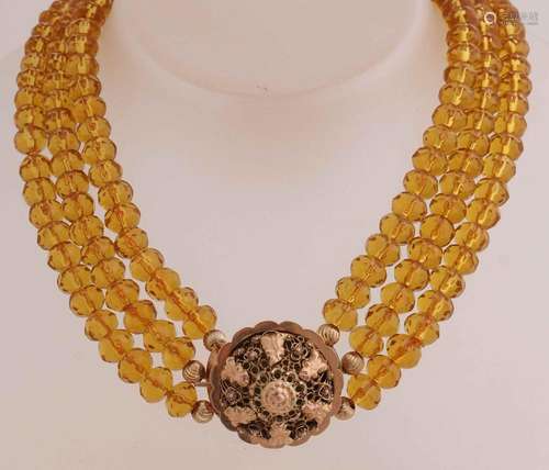 Citrine necklace with gold regional lock