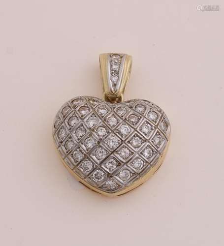 Gold heart pendant with diamond