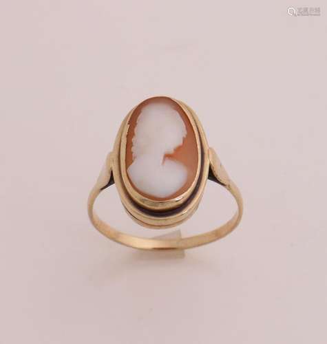 Gold ring with cameo