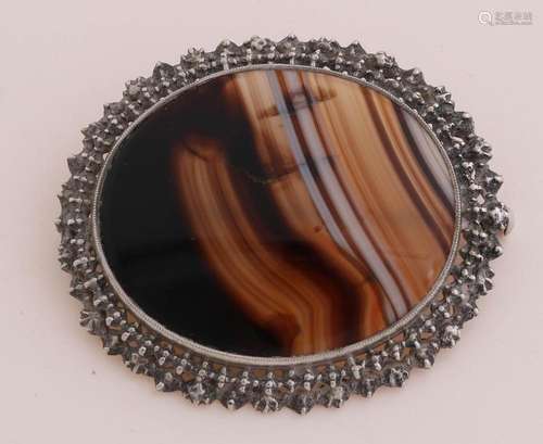 Silver brooch with agate