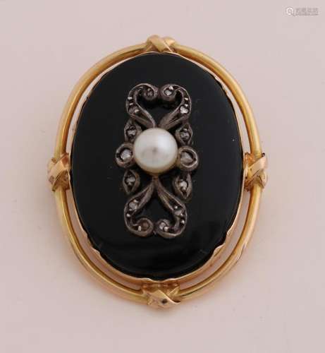 Gold mourning brooch/pendant with diamond and pearl