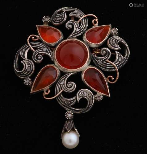 Brooch/pendant with agate and pearl