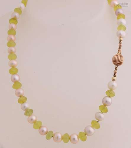 Necklace with pearl and jade