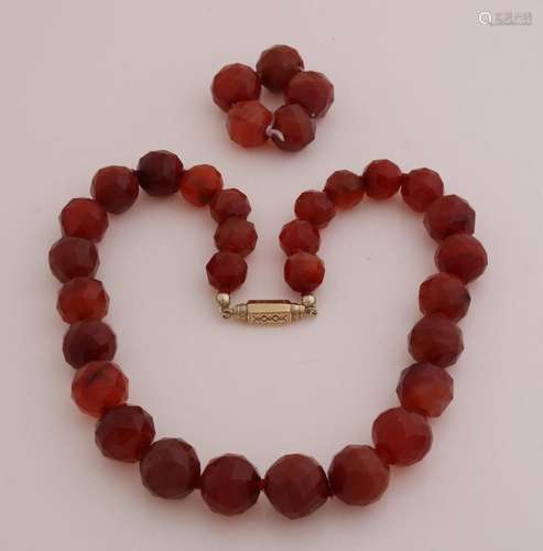 Carnelian necklace with gold lock