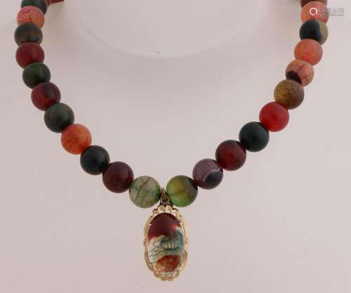 Agate necklace with pendant