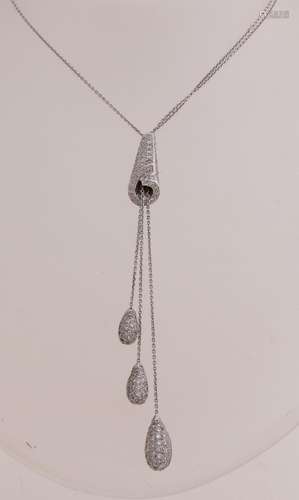 White gold necklace with diamond