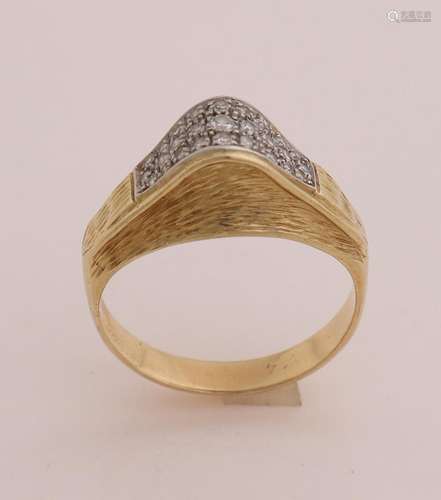 gold V-ring