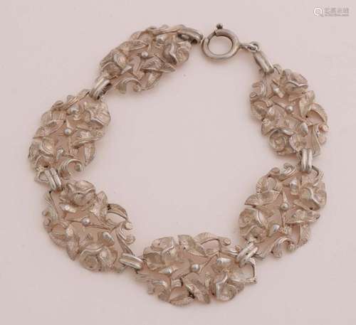 Silver bracelet with floral decor