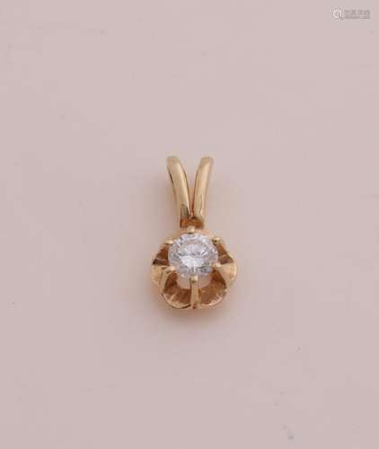 Gold solitaire pendant with diamond