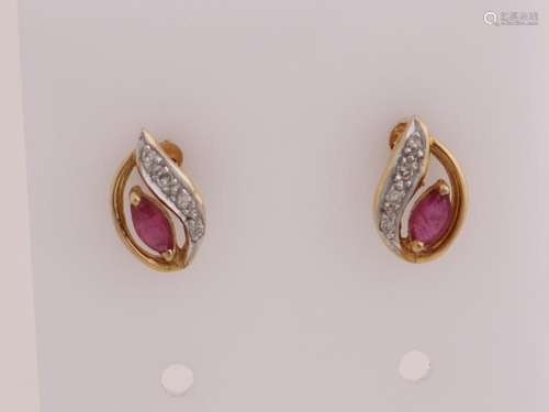 Gold earrings with ruby and diamond