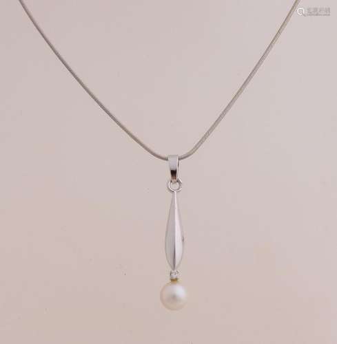 White gold necklace and pendant pearl