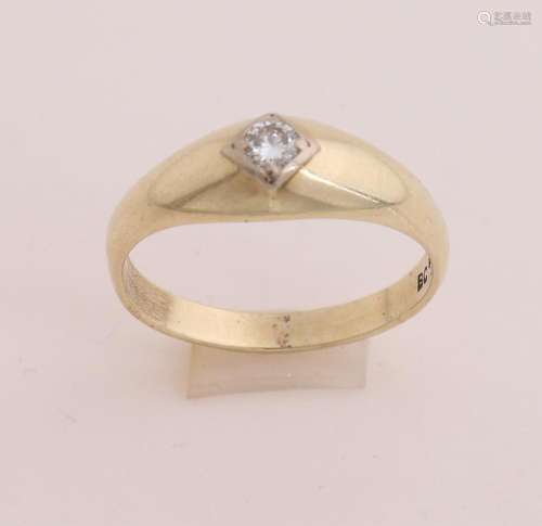 Gold ring with diamond