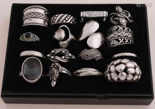 Lot with 11 silver rings