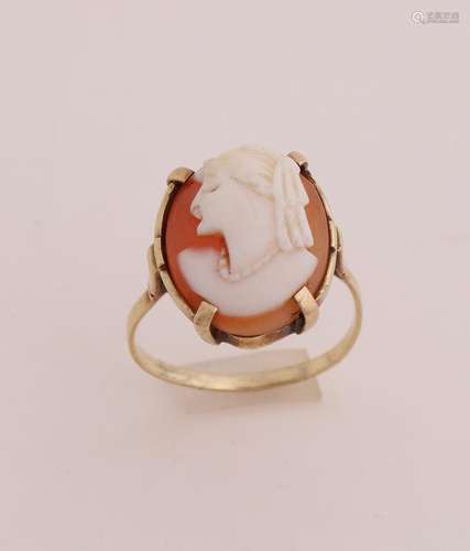 Gold ring with cameo