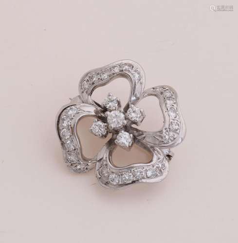 White gold brooch with diamond