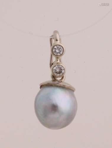 White gold pendant with diamond and pearl