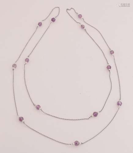 White gold necklace with amethyst