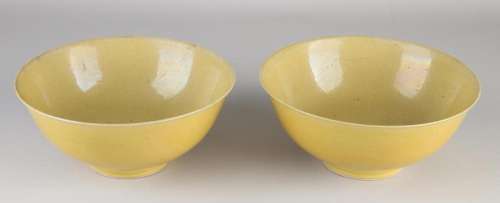 Two antique Chinese bowls Ø 19.7 cm.