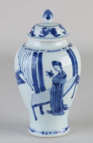 17th - 18th century Kang Xi vase, H 15.5 cm.