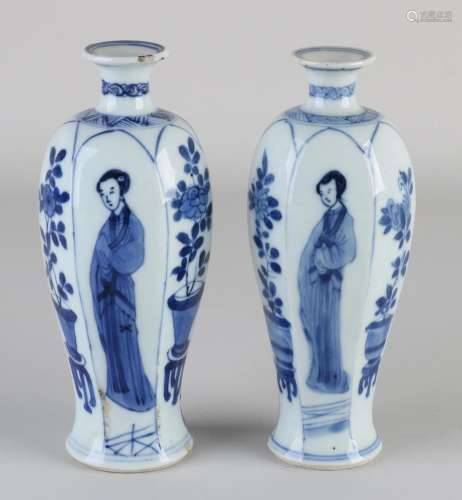 Two 17th - 18th century Kang Xi vases, H 16.2 cm.