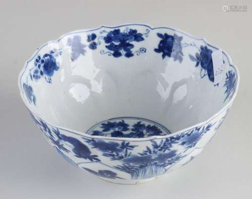 17th - 18th century Chinese bowl Ø 15.5 cm.