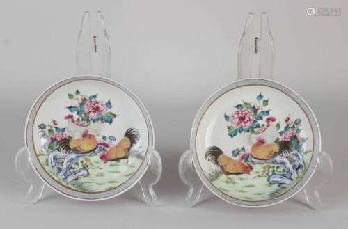 Two antique Chinese chicken dishes Ø 12.6 cm.