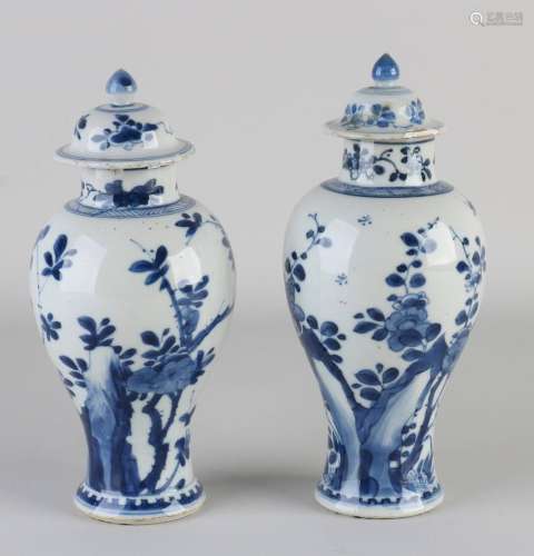 Two Chinese lidded vases, H 20 cm.