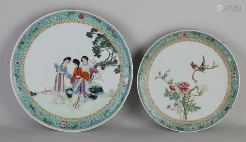 Two Chinese plates Ø 27 - 32 cm.