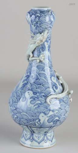 Chinese dragon vase, H 25 cm.