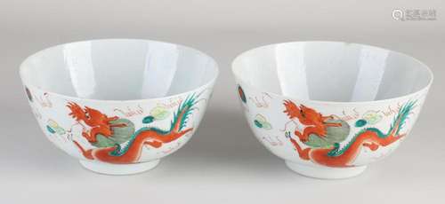 Two large Chinese bowls Ø 16 cm.