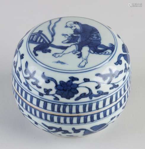 Chinese lidded box Ø 10 cm.