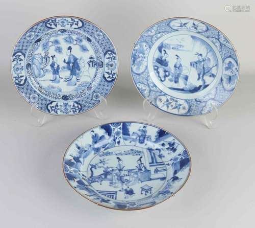 Three 18th century Chinese plates Ø 22 - 24 cm.