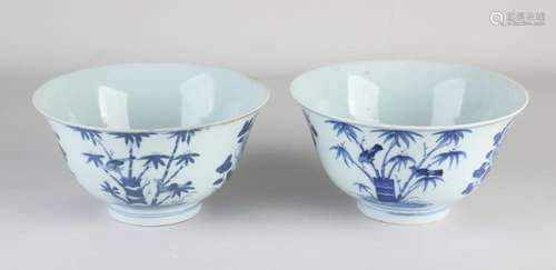 Two 18th century Chinese bowls Ø 17.5 cm.