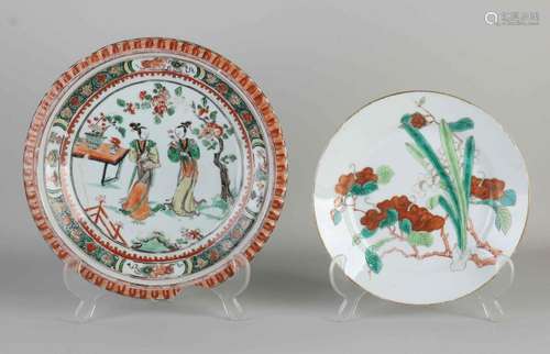 Two antique Chinese plates Ø 19.5 - 23.8 cm.