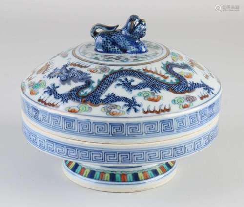 Chinese lidded dish Ø 16 cm.