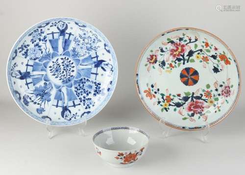 Three parts 18th century Chinese porcelain