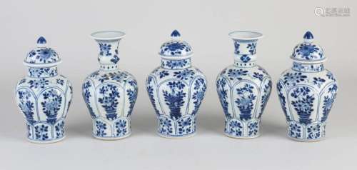 Chinese miniature cabinet set, H 14 - 15 cm.