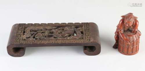 2x Chinese wood carving