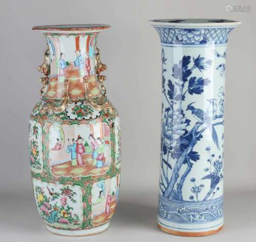 Two antique Chinese vases, H 45 - 46 cm.