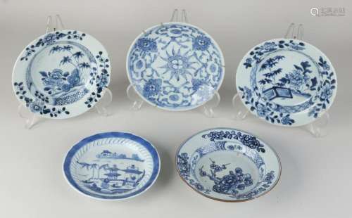 Five Chinese plates Ø 15 cm.